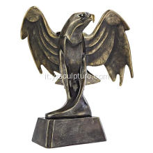 Grandezza naturale scultura Aquila di bronzo in vendita